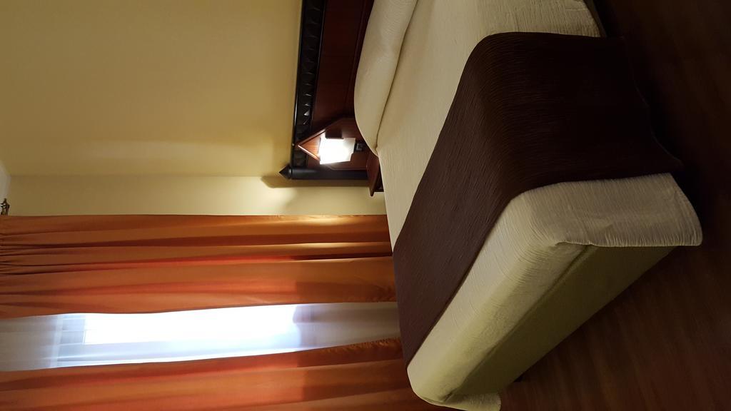 Hotel Motel Flower โนวีลิกูเร ภายนอก รูปภาพ