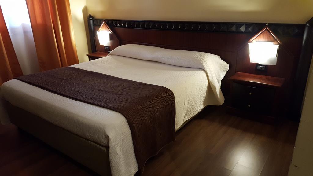 Hotel Motel Flower โนวีลิกูเร ภายนอก รูปภาพ